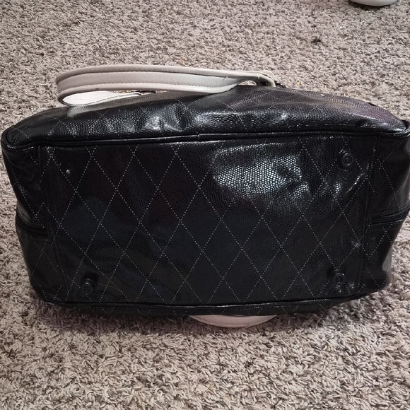 Mary Kay Black and Cream Quilted Travel Bag - Picture 8 of 8